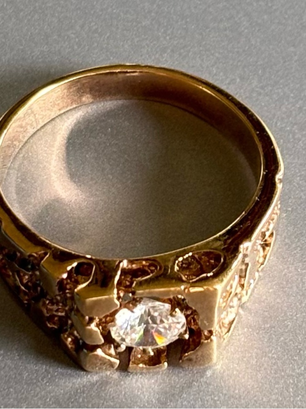 Gold-toned “nugget” ring - Picture 3 of 3